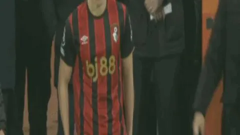 “中超豪门力邀传奇中场回归，保利尼奥重磅转会有望本周敲定！”